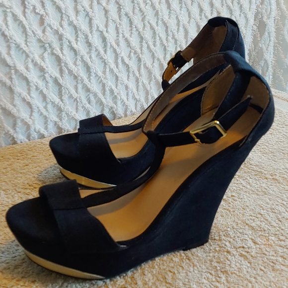 Faux Suede Wedge T Strap Sandals Gold ToeBox - Picture 2 of 7